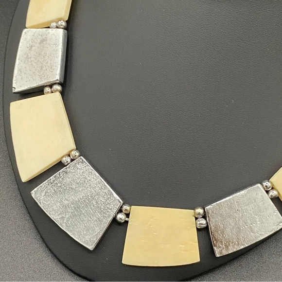 Vintage Collar Necklace with Silver Tone and Cream Links - Picture 5 of 12